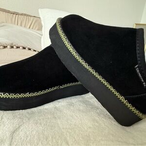 BearPaw Women's Black Suede Footwear